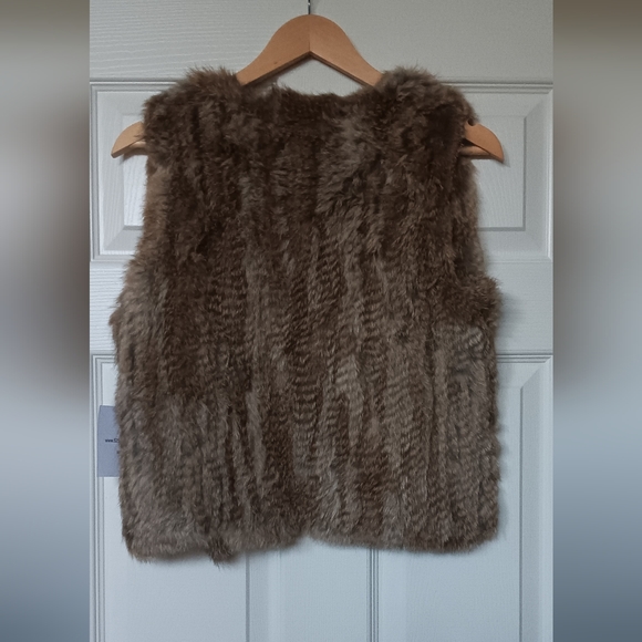 525 America $198 MSRP Classic Cropped Rabbit Fur Vest - Picture 7 of 7